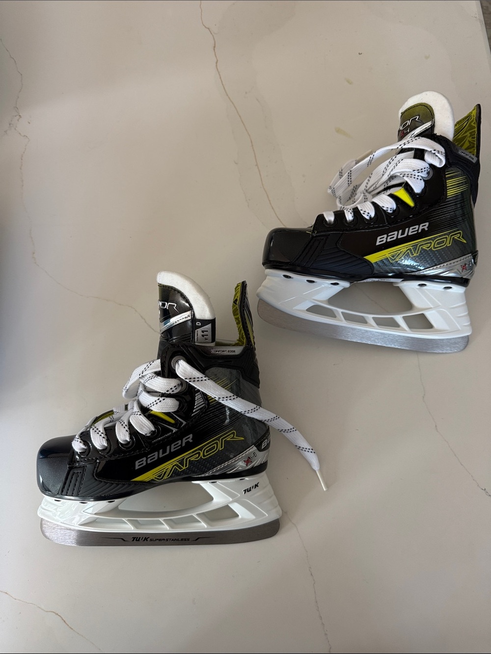 NWIB Bauer Kids Ice Skates in Black Youth Size 11